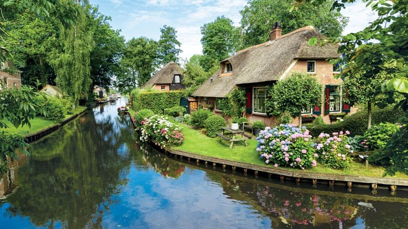 From Copenhagen to Amsterdam : The Baltic Sea, the Oder and Havel and Elbe Rivers (port-to-port cruise)