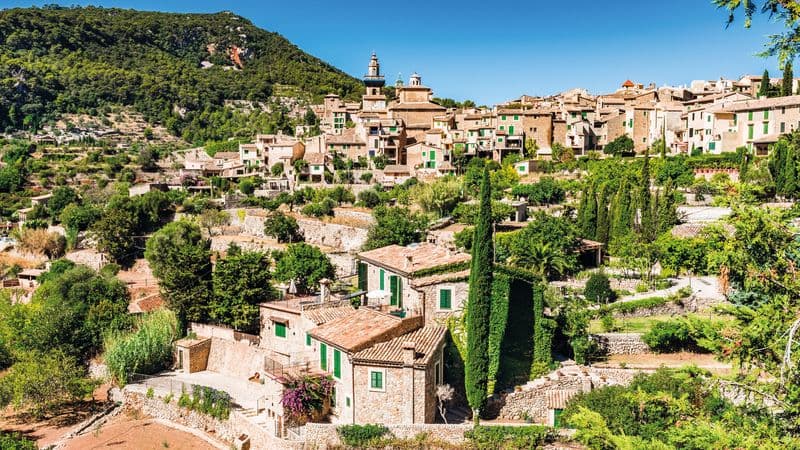 Sun and Fun in the Balearic Islands An exciting cruise to Barcelona and the Balearic Islands (port-to-port package)