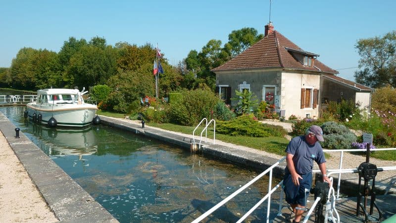 Remarkable Sites and Fine Wines on a Cruise through Burgundy and the Doubs Valley (port-to-port cruise)