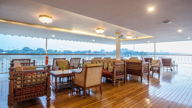 Cruise on the Ganges: The Sacred Waters between Kolkata and Varanasi (port-to-port cruise)