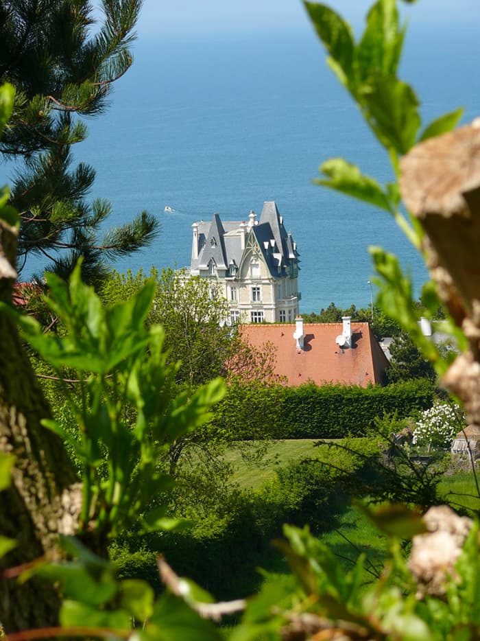 The classic Normandy and the loops of the Seine - Charming villages, gourmet discoveries and the Rouen Armada (port-to-port cruise)