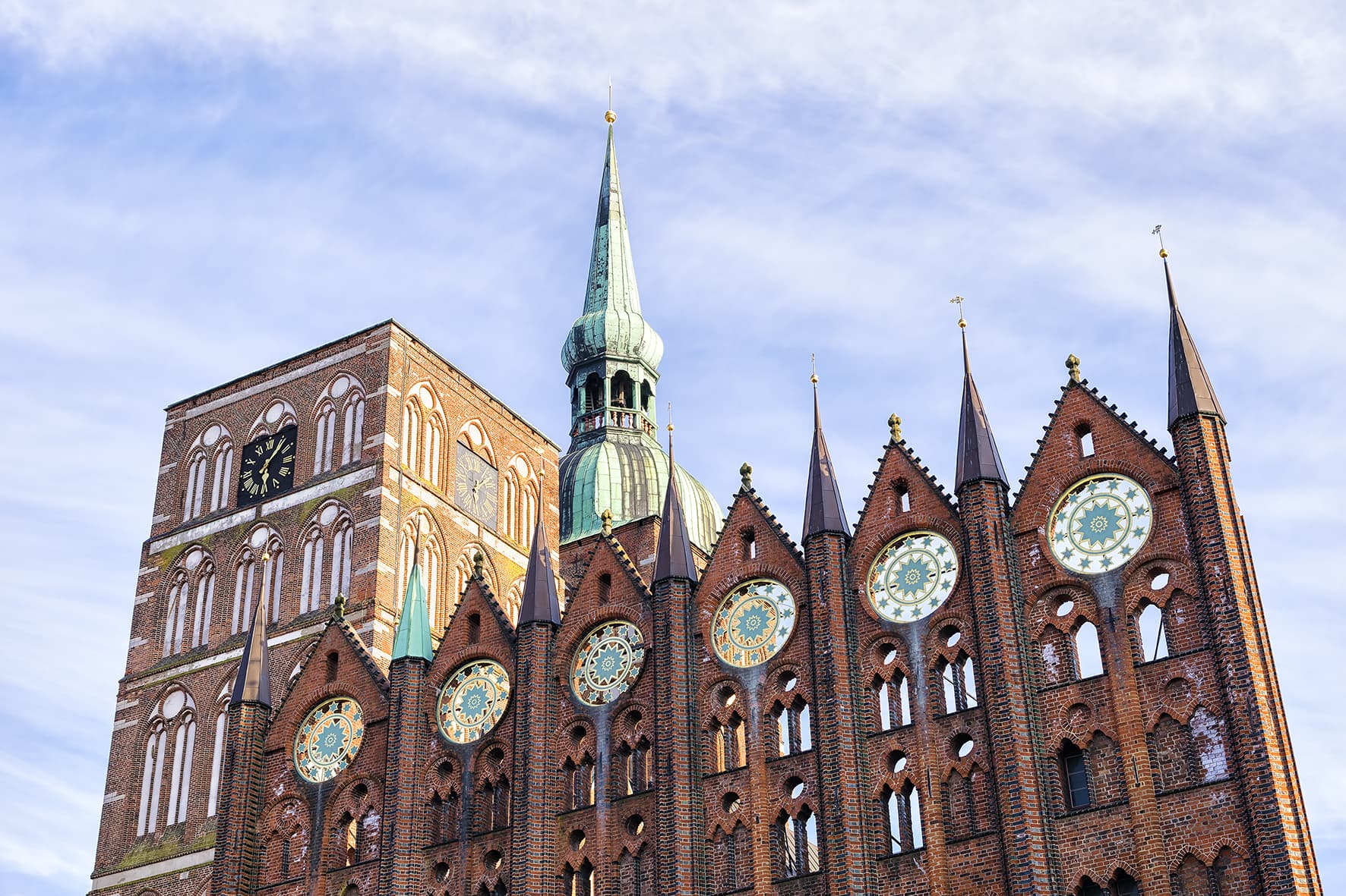 Discover the Baltic¿s most beautiful landscapes on a port-to-port cruise. Between unspoilt nature and cities full of character. (port-to-port cruise)