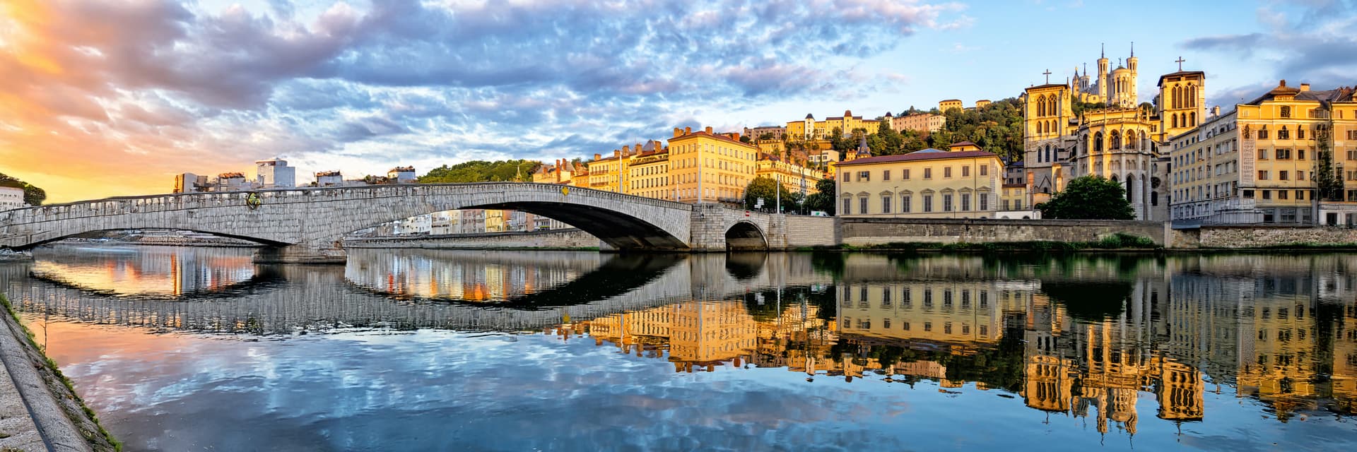 Along the Rhône between Lyon, the Camargue and Provence, with a COMPLIMENTARY dinner at the Abbaye de Collonges ¿ Paul Bocuse (port-to-port cruise)