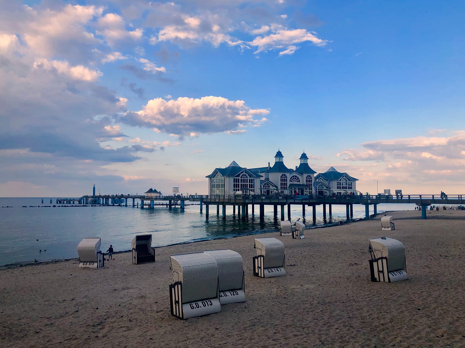 Discover the Baltic¿s most beautiful landscapes on a port-to-port cruise. Between unspoilt nature and cities full of character. (port-to-port cruise)