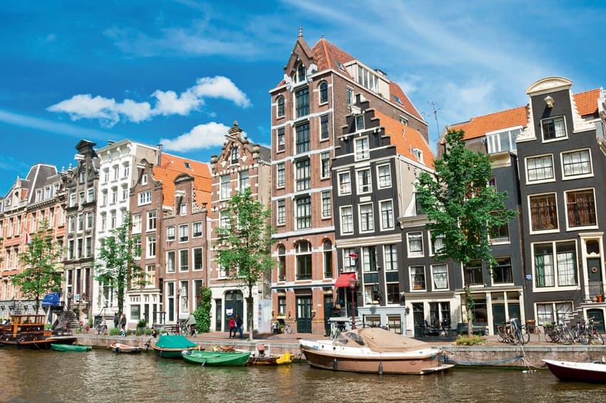 From the Moselle Valley to Amsterdam's canals, an exceptional itinerary combining heritage, landscapes and traditions (port-to-port cruise)