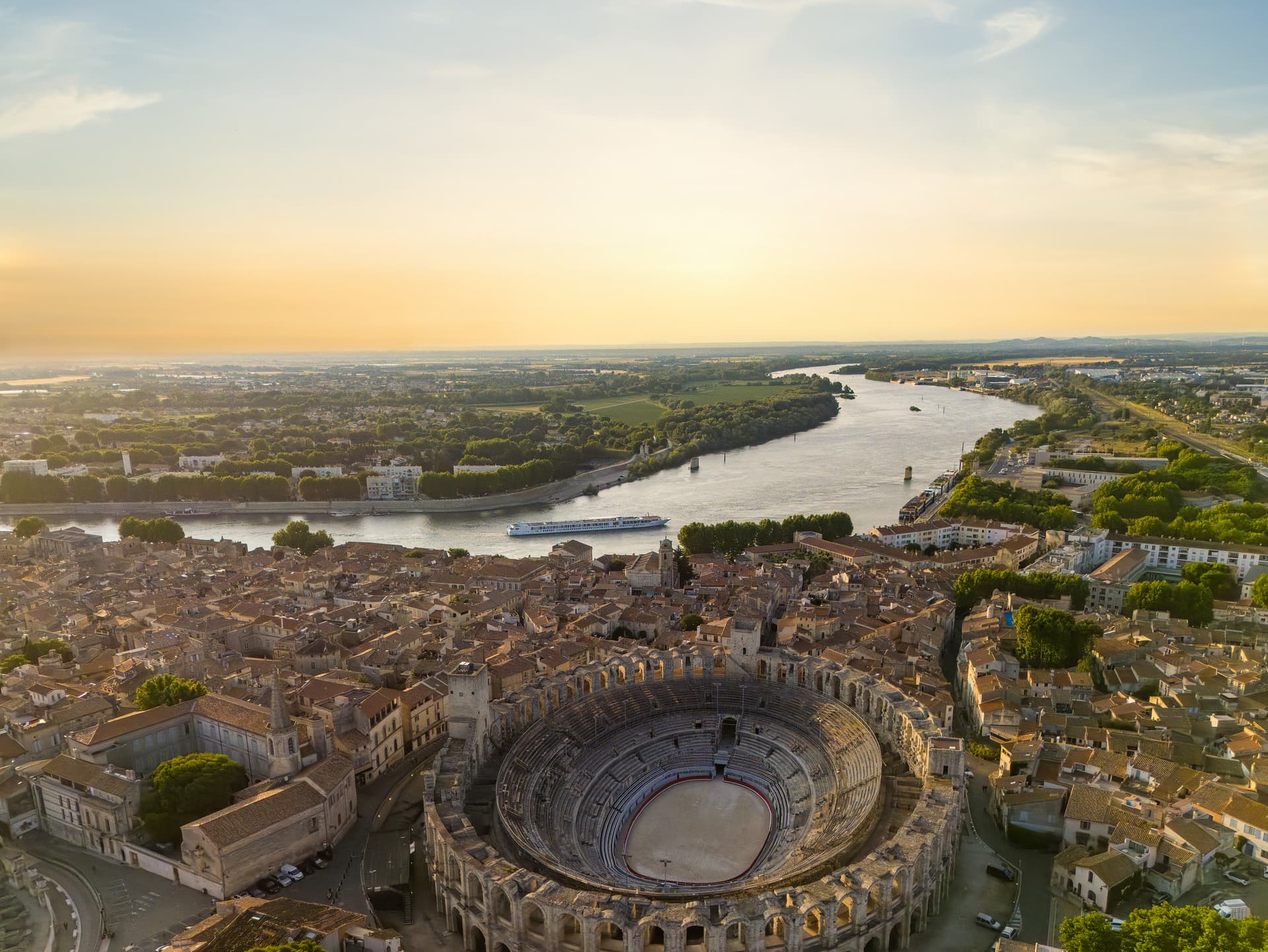 Family Club - A trip to admire the beautiful scenery of the Rhône valley (port-to-port cruise)